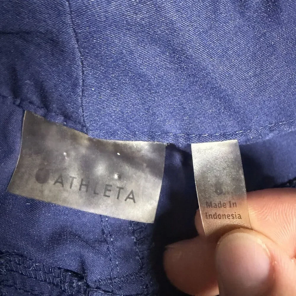 Athleta Dipper Bermuda Hiking Shorts Women’s  Size 8 Blue Outdoor Stretch
